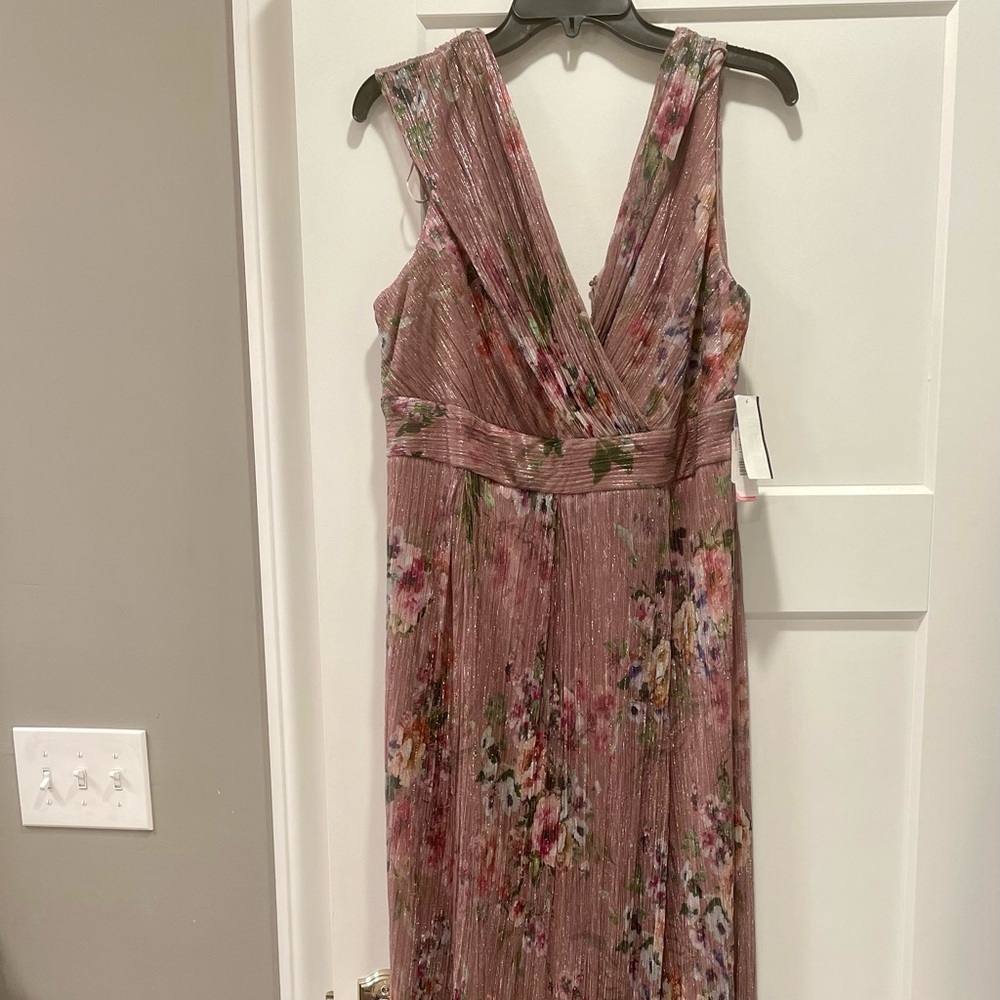 NWT Beautiful formal mother of bride/groom gown size 12